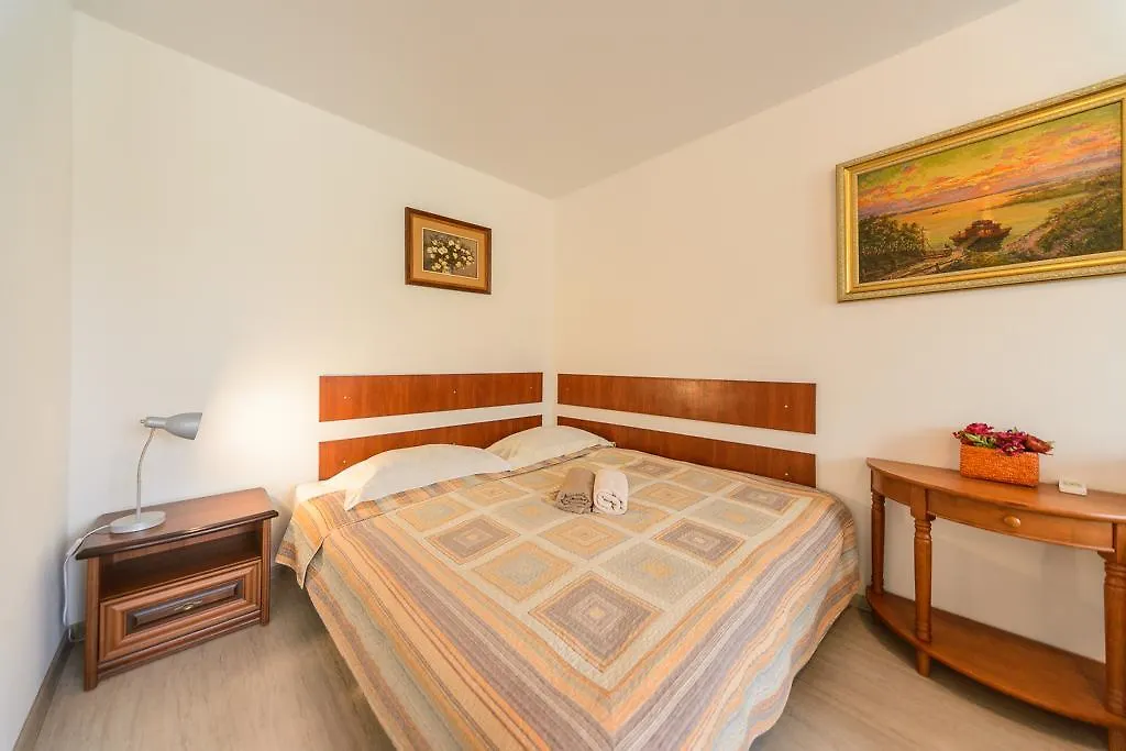 Bright New Apartment Near Airport Zhylayny Kyiv