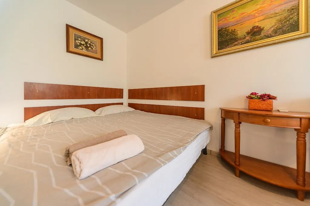 Bright New Apartment Near Airport Zhylayny Kyiv
